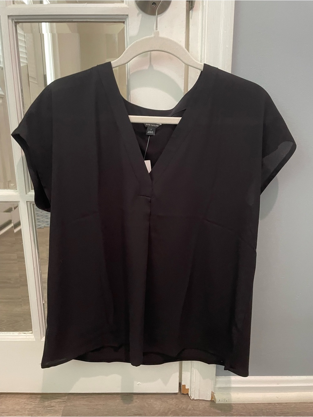 Ann Taylor Black V-Neck Cap Sleeve Blouse